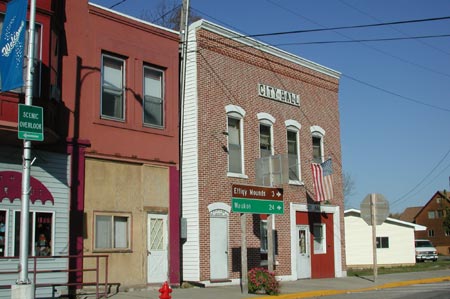 Ub18-CityHall_MarquetteIA